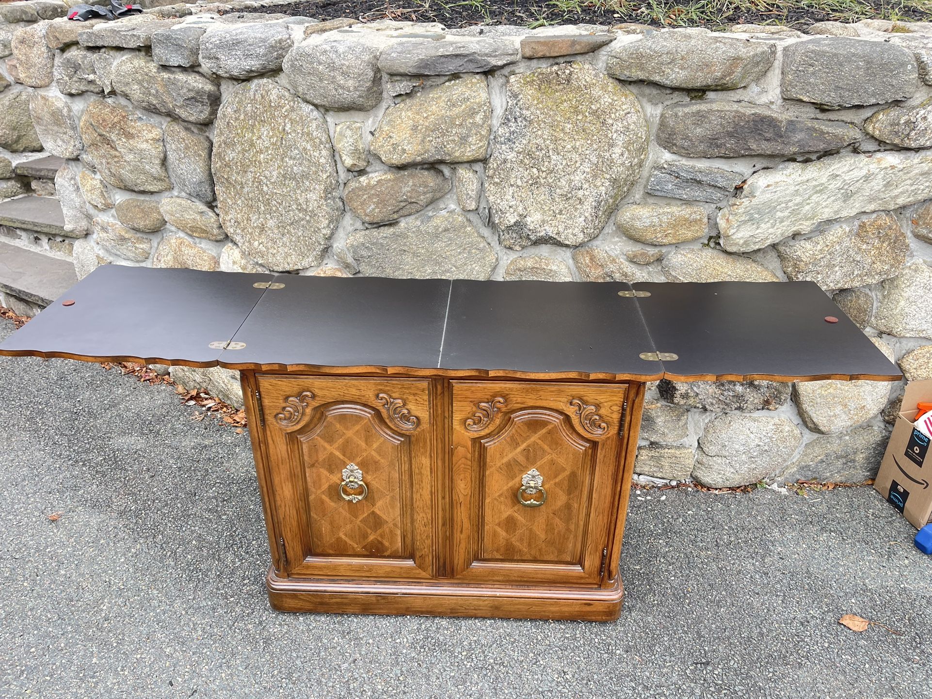 Thomasville inlaid flip-top Server with raised panel doors