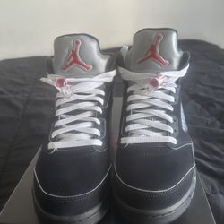 Jordan 5 Black Metallic Reimagined 