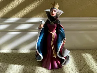 Evil Queen Couture de Force Disney Showcase Collection Enesco Mint Condition