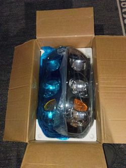 Headlights Assembly W/Bulbs for 2000-2005 Chevy Impala Halogen Headlamp Replacement Factory OE Style Driver & Passenger