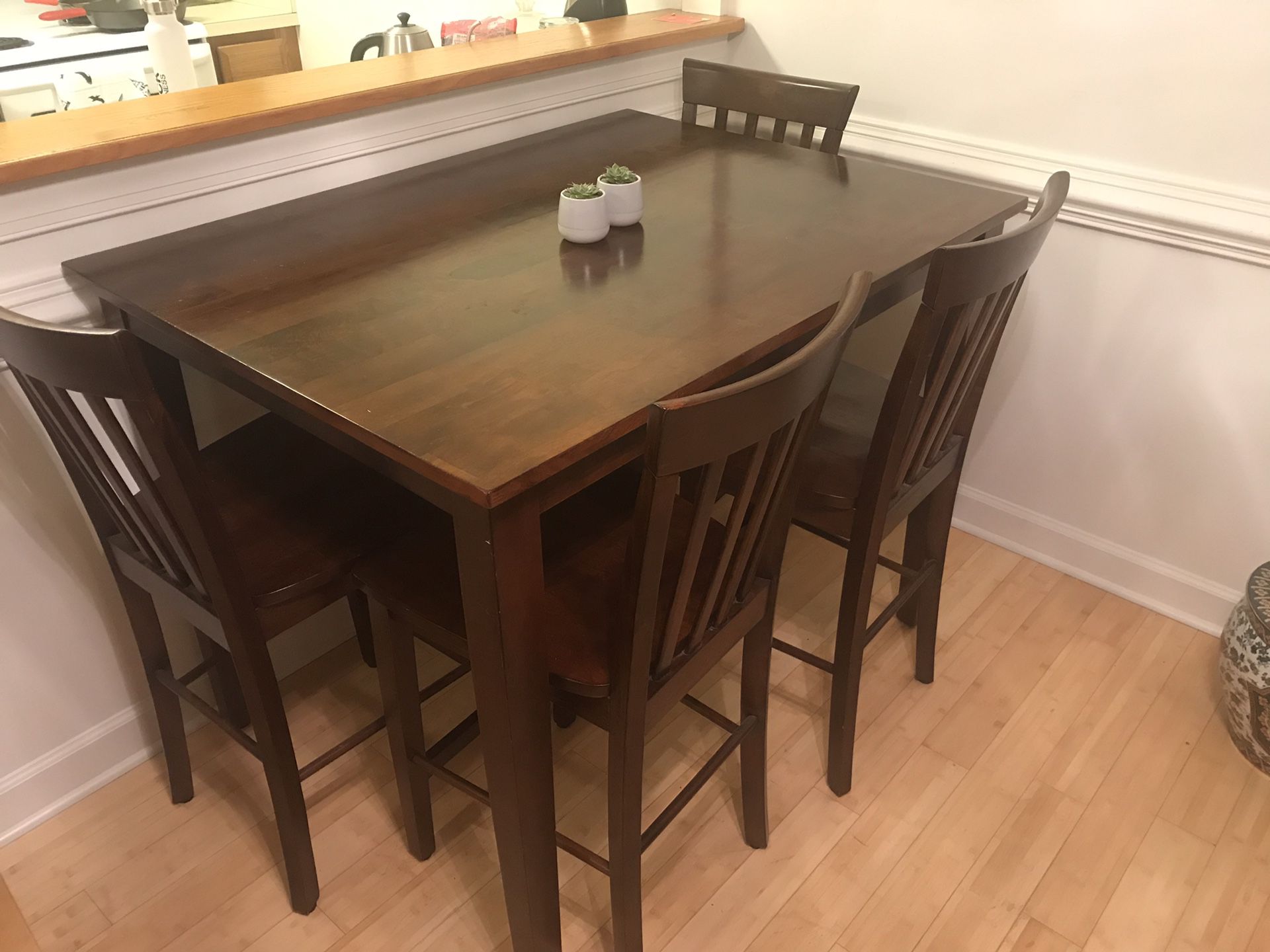 Gorgeous mahogany Kitchen table and chair set