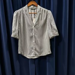 T TAHARI Blouse (size M)
