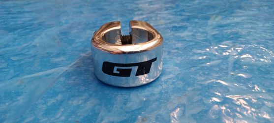 GT performer seat clamp
