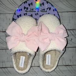 House Slippers Size 7/8 Women/juniors