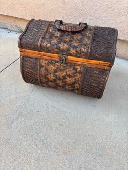 Good condition, storage organizer box
