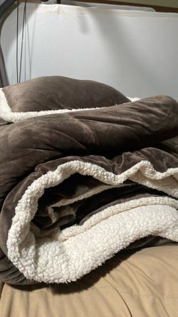 King Size Comforter Set with throw pillows