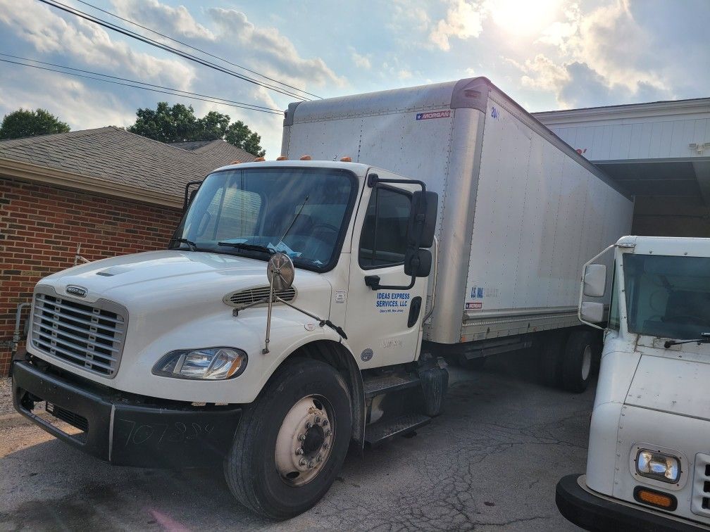 2013 24 Ft Freightliner Wite Color With Nice Lift gate M2 245000 Miles  Am Looking For 27000