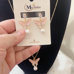 Cute Butterfly Necklace Set
