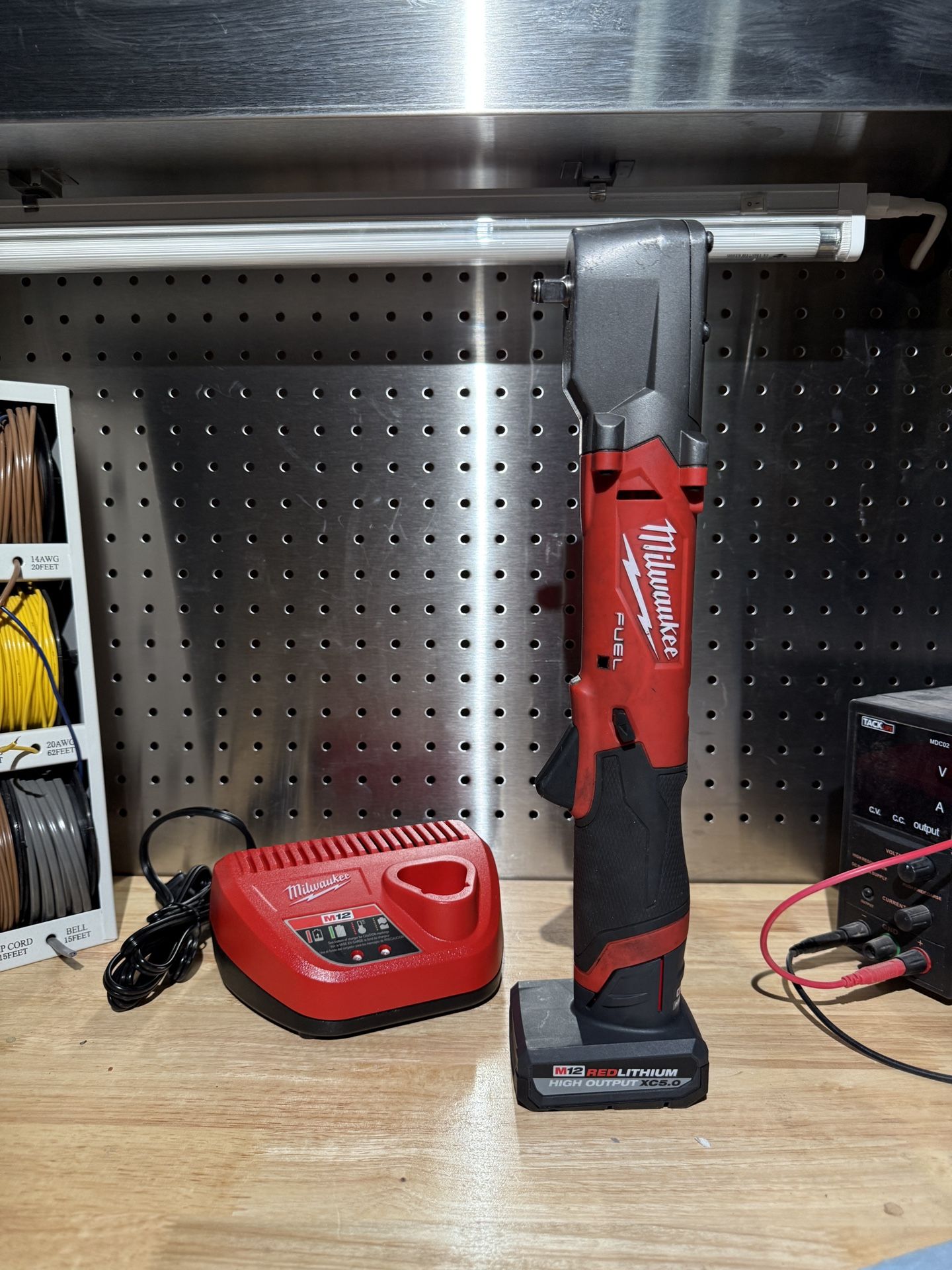 Milwaukee 2564-20 M12 FUEL 3/8” Right Angle Impact Wrench + 1 * High Output XC5.0 M12 Battery