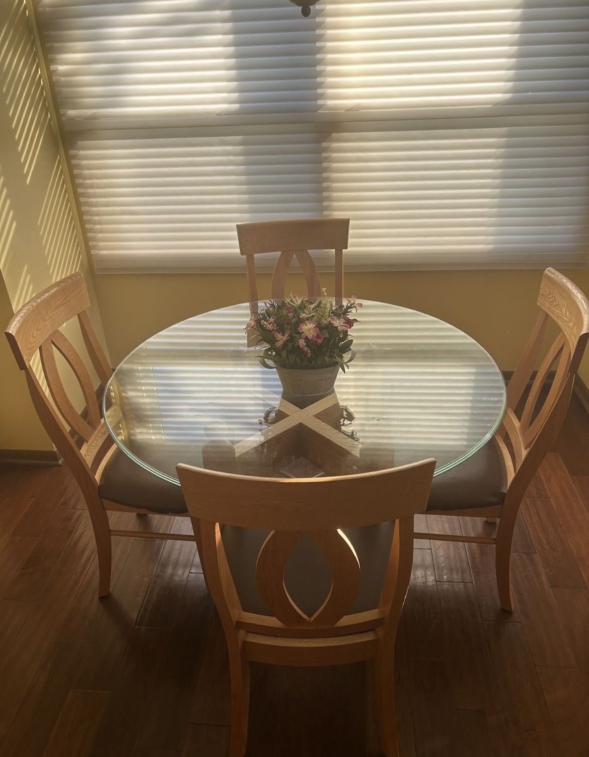 Kitchen Table & Chairs New