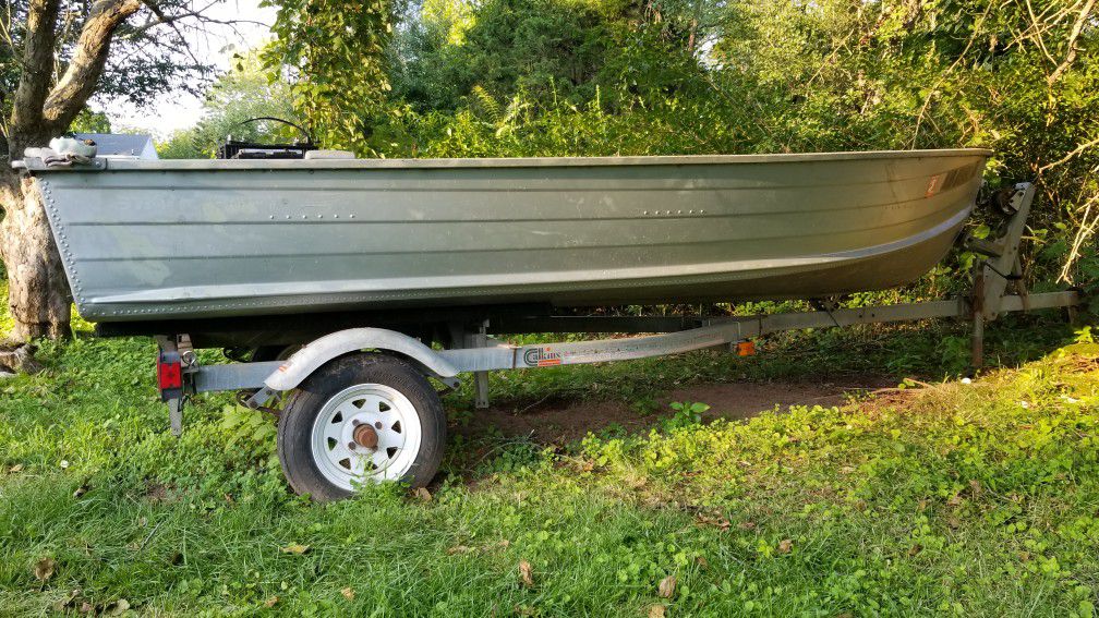 Starcraft 14 foot aluminum boat with calkins trailer