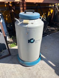 Director D-4000 Cryogenic Storage Dewar - Liquid Nitrogen Tank w/ Racks