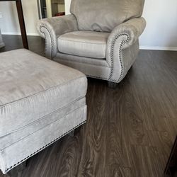 Oversized Chair W/Ottoman