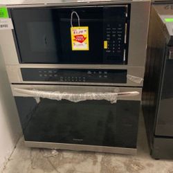Frigidaire Microwave and oven combo FGMCUF