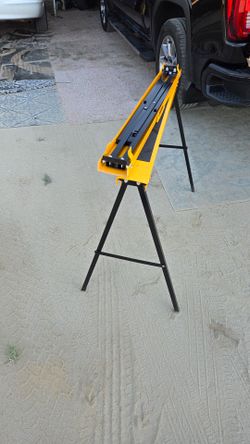 Set of metal saw horses new