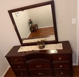 Dresser with Mirrow