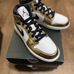 Jordan 1 Mid Metallic Gold