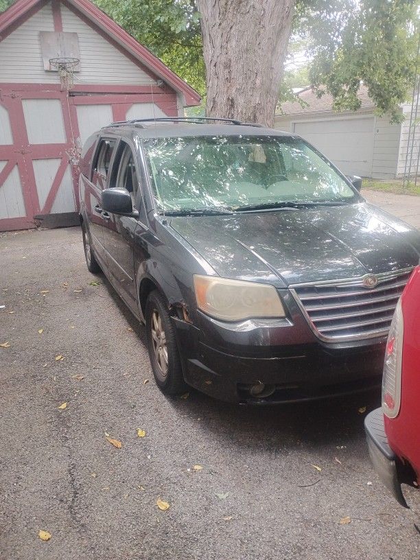 Part Out Or Whole Thing 2010 Chrysler Town And Country