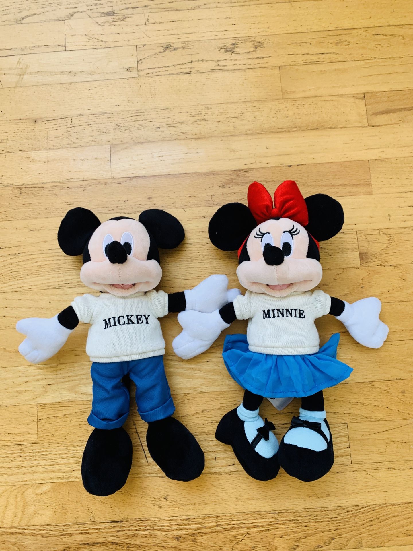 Disney’s Mickey & minney plushies Lot