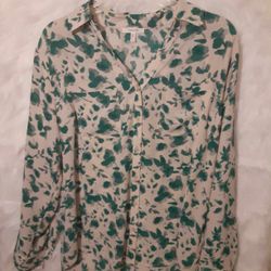 Maurices Green & White Floral Button Down Blouse Size 
Large