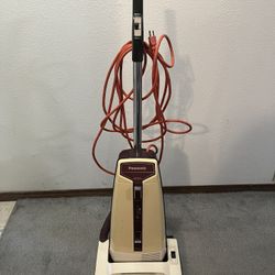 Panasonic MC-6210 Vacuum Cleaner Plus Extra Bags