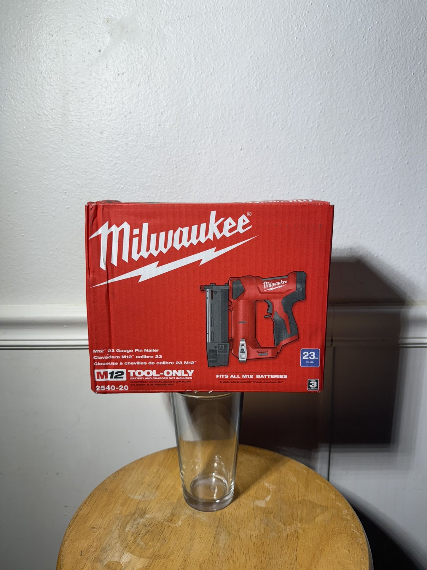 Milwaukee M12 23 Ga Pin Nailer