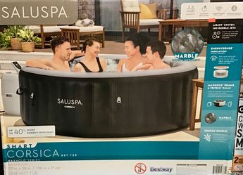 Saluspa Hot Tub