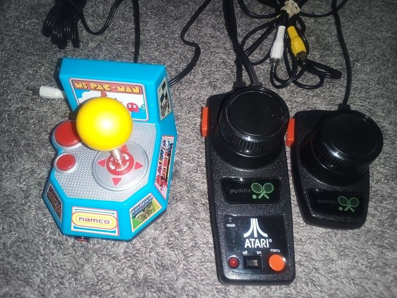 Jakks 2004 Atari Paddle Games and Ms. Pac-Man Multi Game Plug and Play Working