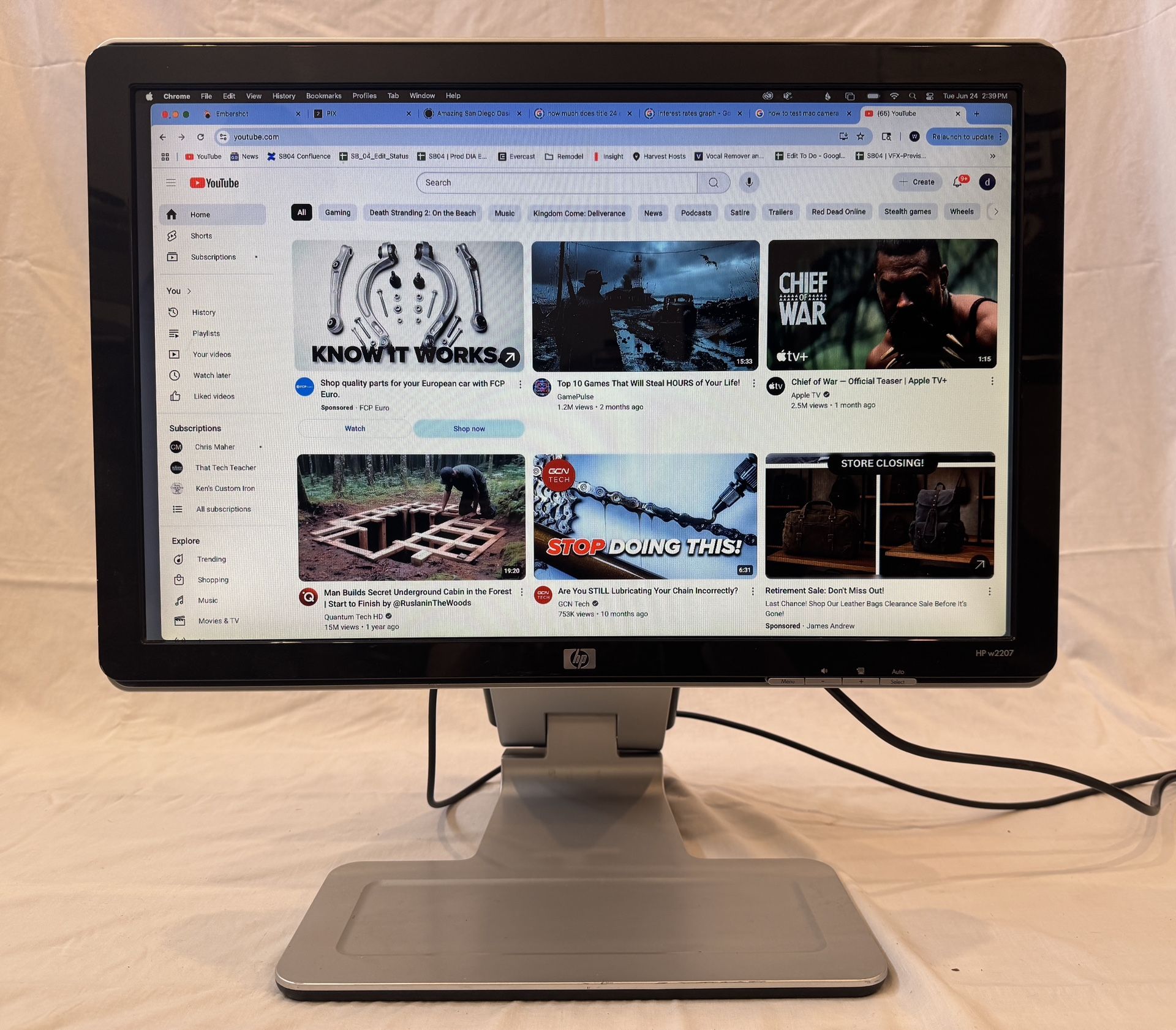 HP W2207 22-inch Widescreen Flat Panel LCD Monitor