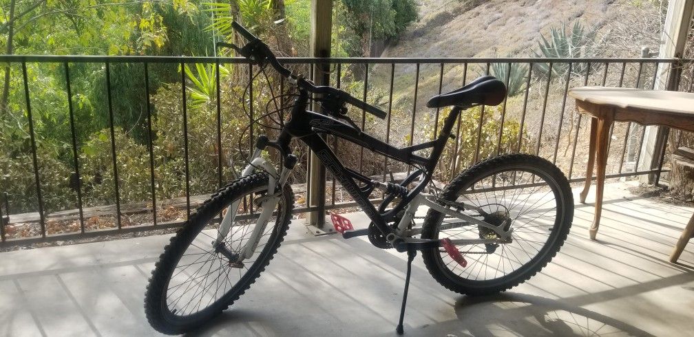 SCHWINN S25 MOUNTAIN BIKE