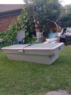 Crossbed truck tool box