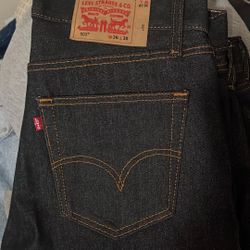 Charcoal Levi’s 501s