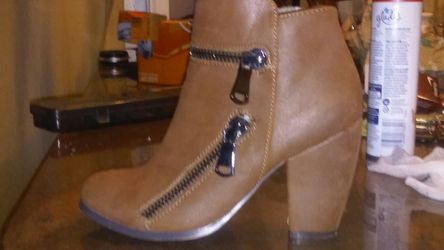 Cute tan brown heel boots