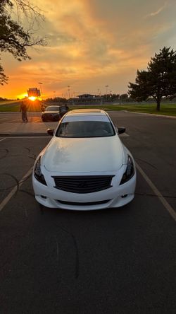 Infiniti g37x sedan 2010