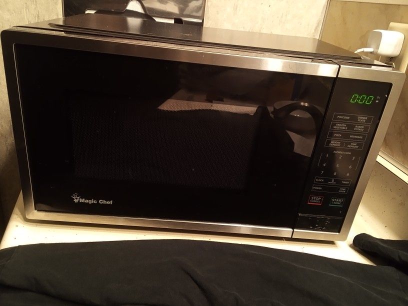 Magic Chef Microwave Oven