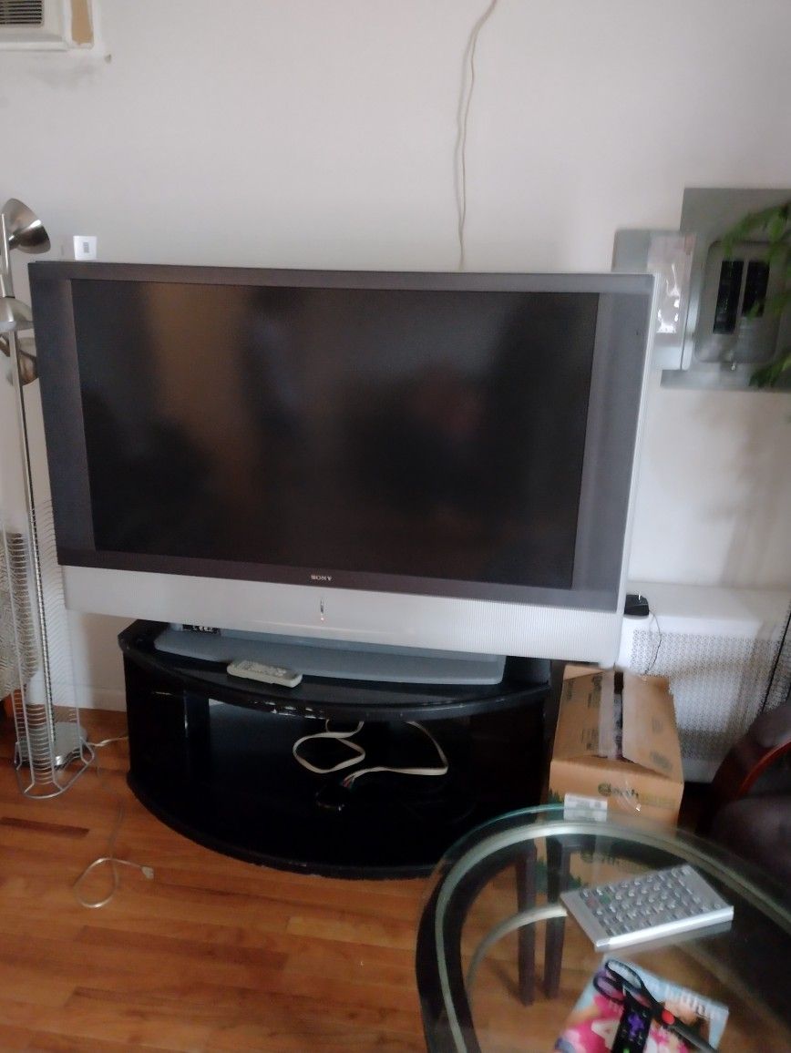 72 Inc Projection TV With Roku Box To Stream