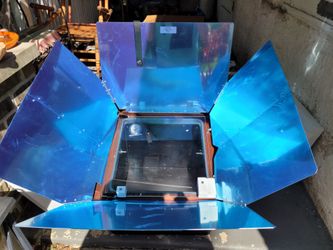 Sun Oven brand new made by Sun Ovens International Inc. with extras