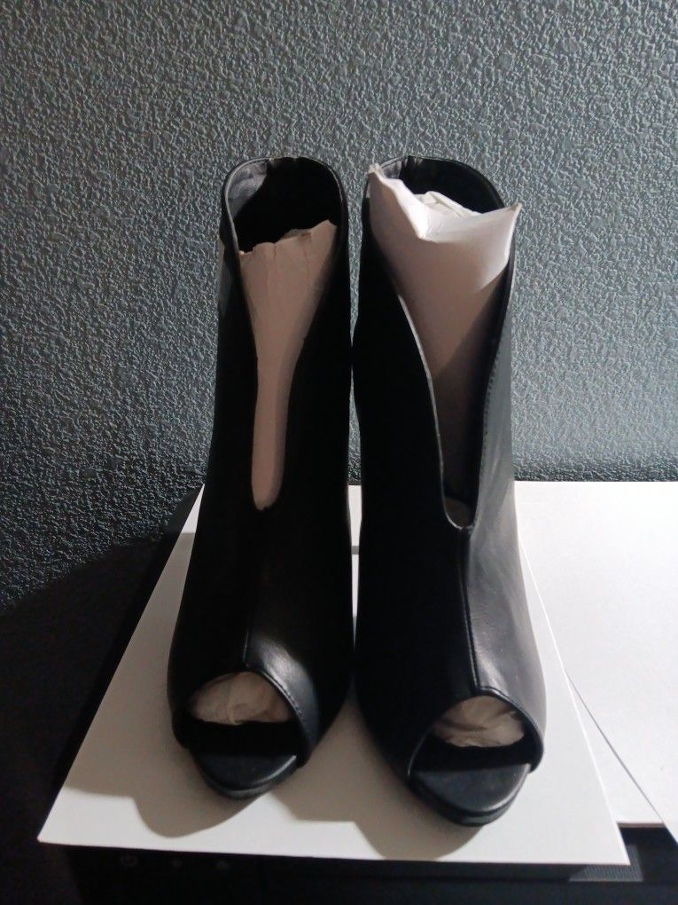 45 Ladies Black Boots