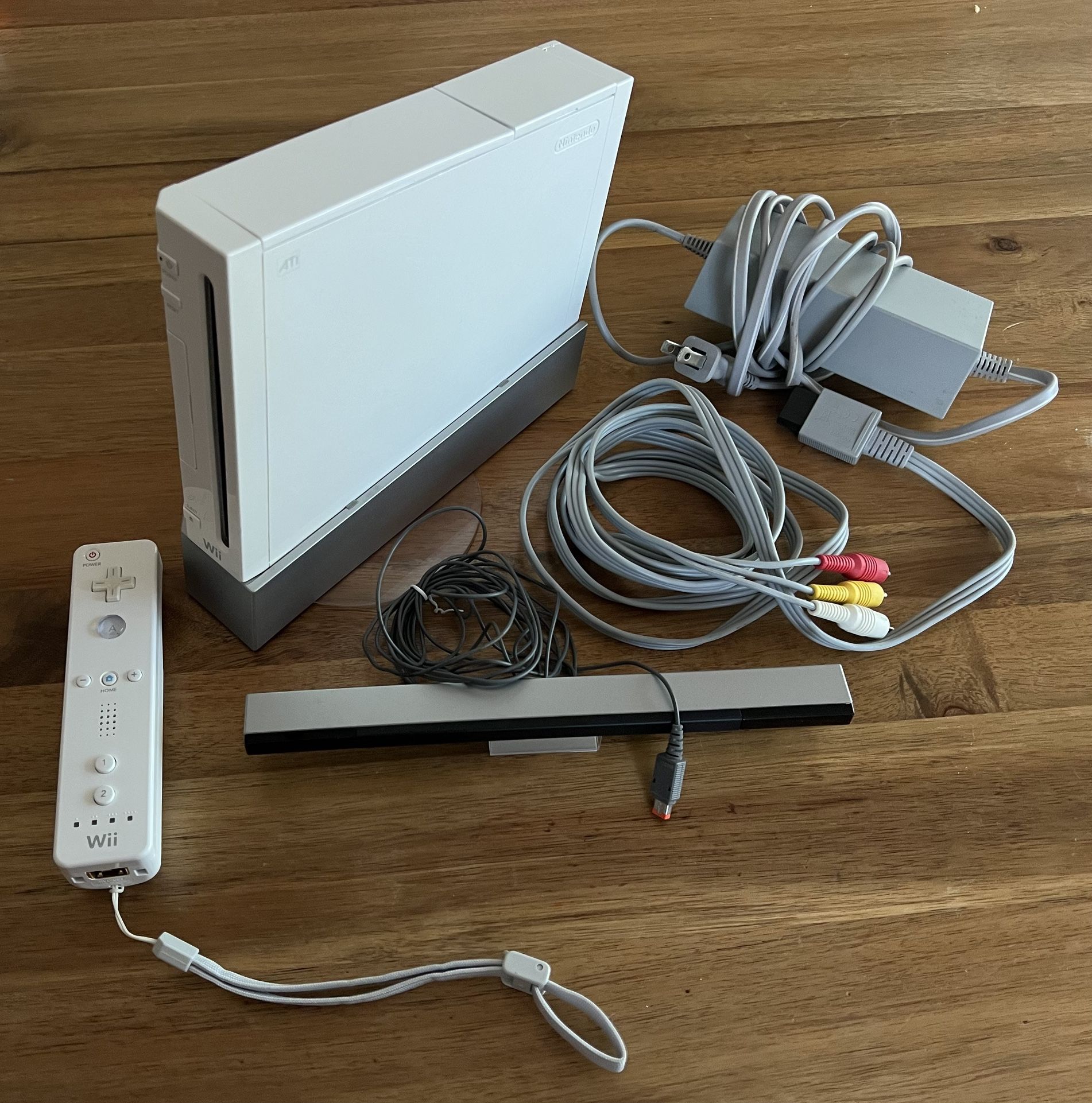 Nintendo Wii RVL-001 (USA) Console w/ Controller, Cables, Stand - Tested Working