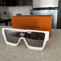 Louis Vuitton Glasses ( shades )