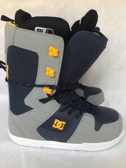 Size 9 M DC Snowboard Boots