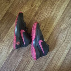 KDtrey5 (Nikes)