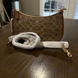 Coach Signature Canvas Shoulder Bag with Chain Strap – Brown/Tan