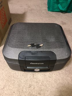 Sentry Safe with 2 keys