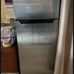 Danby 4.2 cu. ft. Compact Fridge Top Mount in Stainless Steel