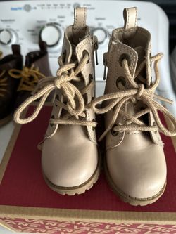 Toddler Size 5.0 Tan Zip Up Boots 