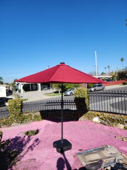 Big Red Umbrellas, No Base