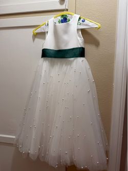 Girls Dress White with Pearls  & Emerald Green Belt Size Small 6/7