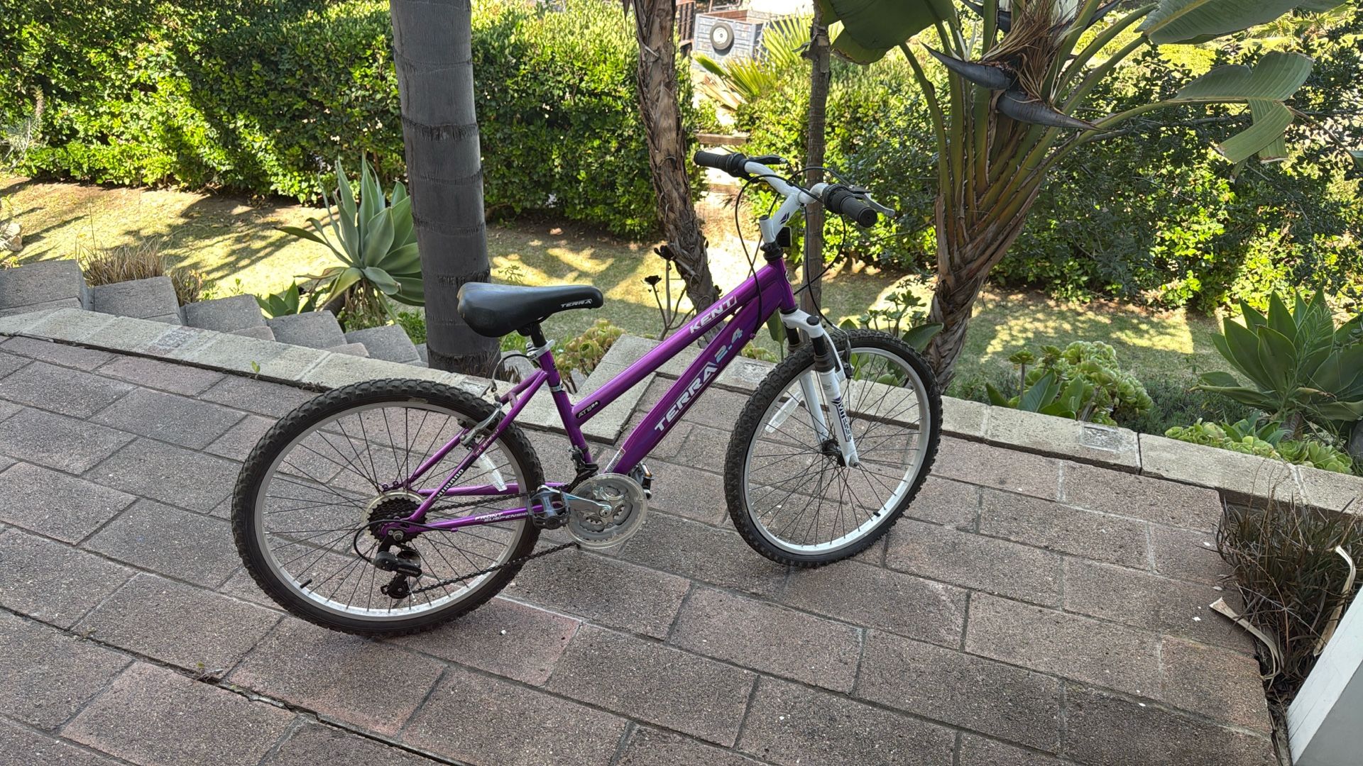 Kent 24” Mountain Bike. 21 Speed With Front Suspension