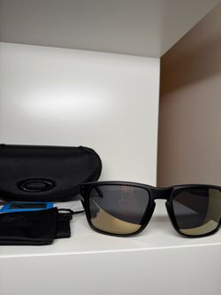 Oakley Holbrook sunglasss with Case